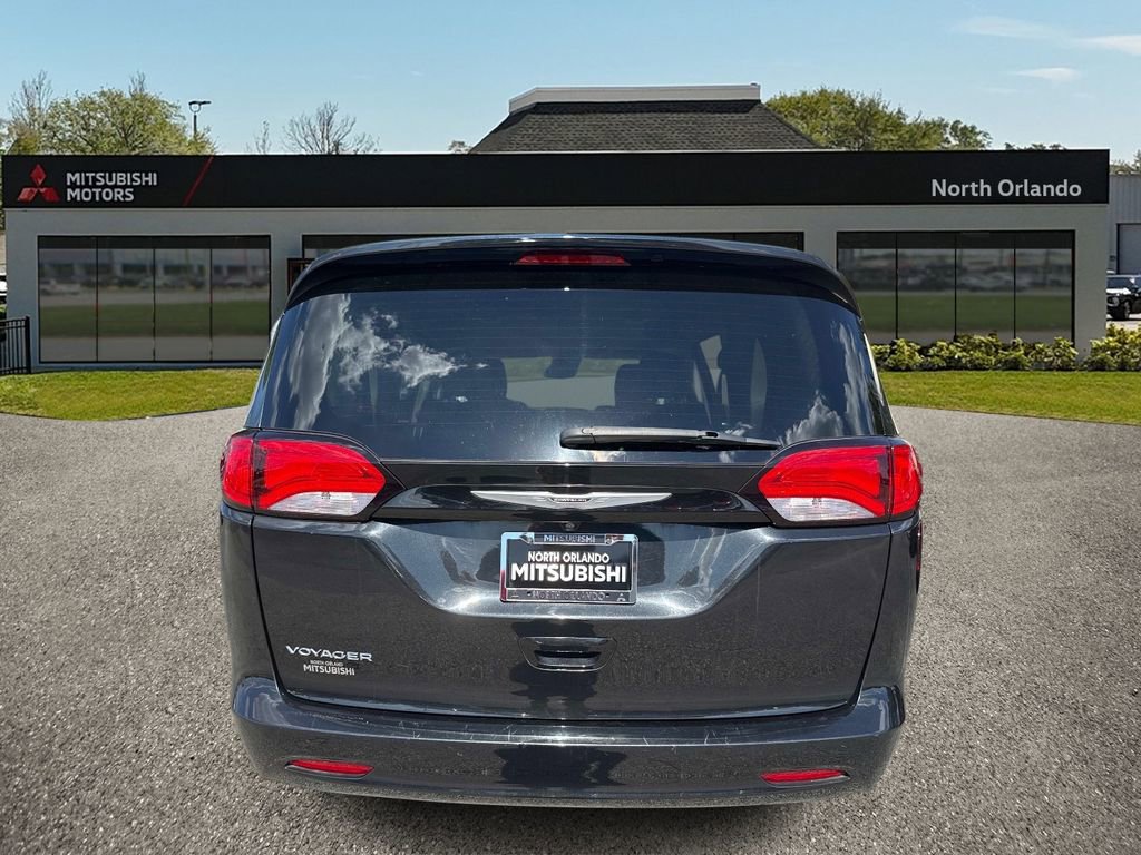 Used 2023 Chrysler Voyager LX FWD image 4