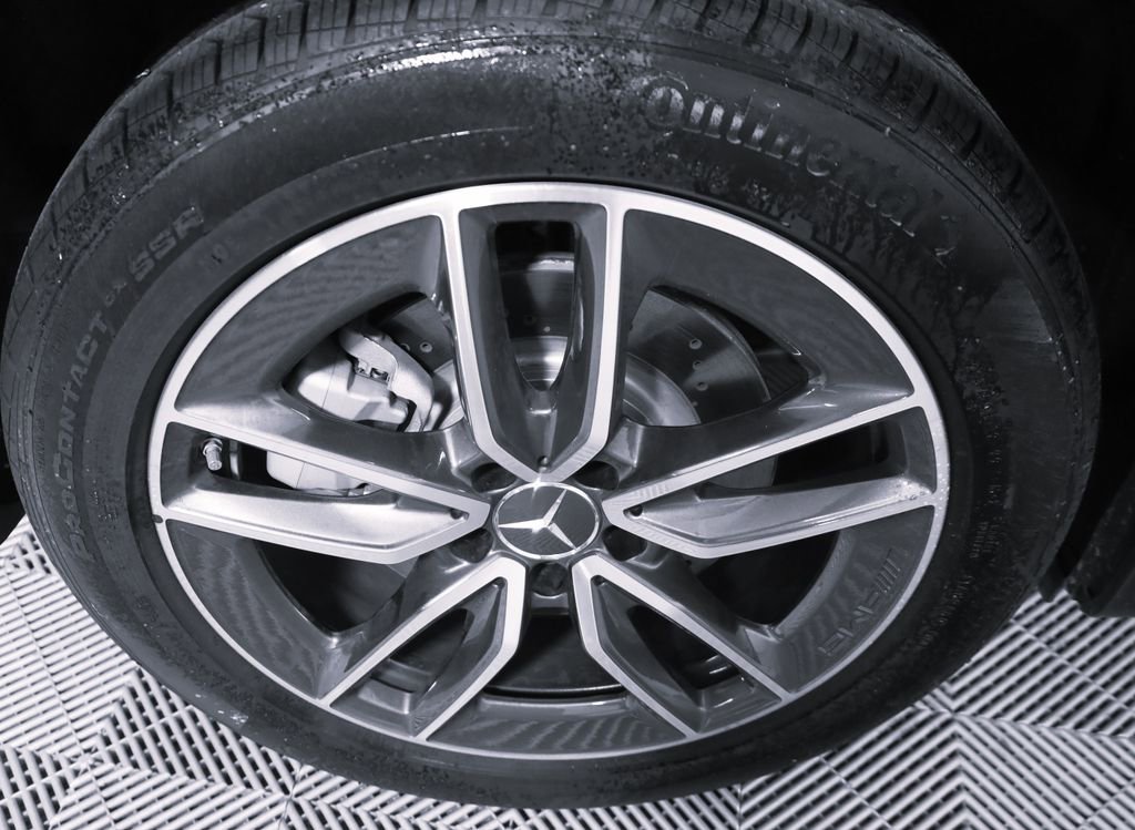 Certified 2025 Mercedes-Benz GLB 35 AMG 4MATIC image 7