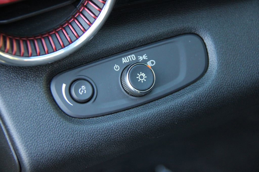 Used 2025 Chevrolet Trax RS image 34
