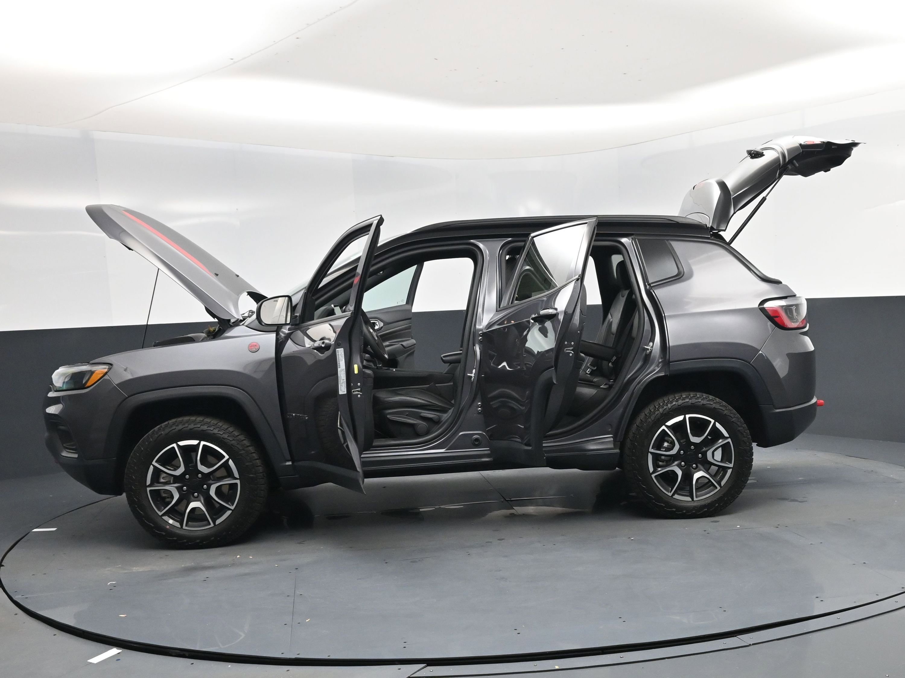 Used 2024 Jeep Compass Trailhawk image 20