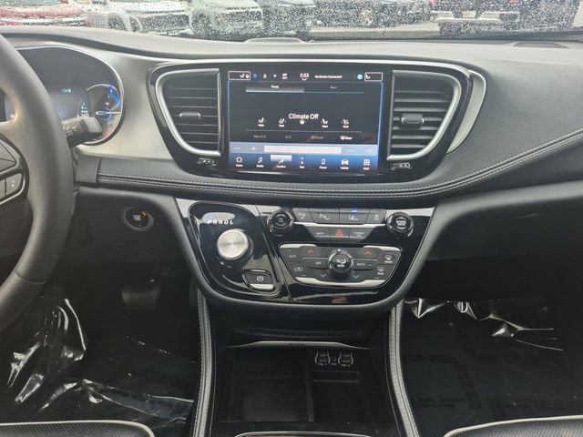 Used 2024 Chrysler Pacifica Premium FWD image 15
