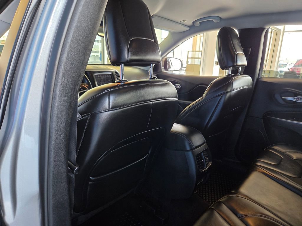 Used 2019 Jeep Cherokee Latitude Plus w/ Comfort/Convenience Group image 20