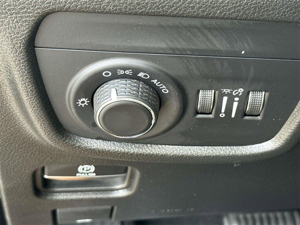 Used 2022 Jeep Grand Cherokee Laredo w/ Luxury Tech Group I image 27