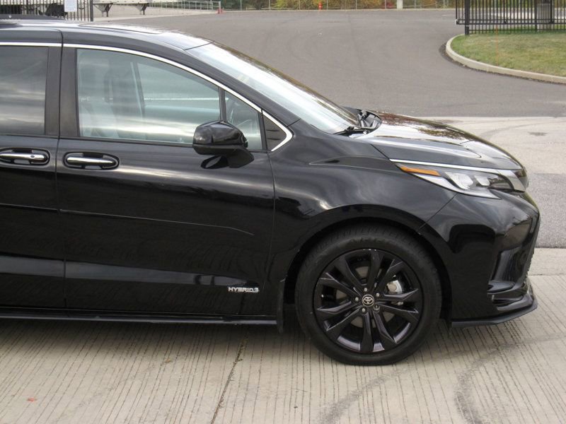 Used 2023 Toyota Sienna XSE image 10