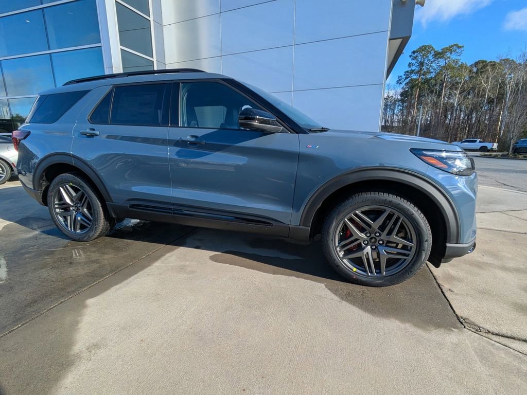 New 2026 Ford Explorer ST-Line image 3