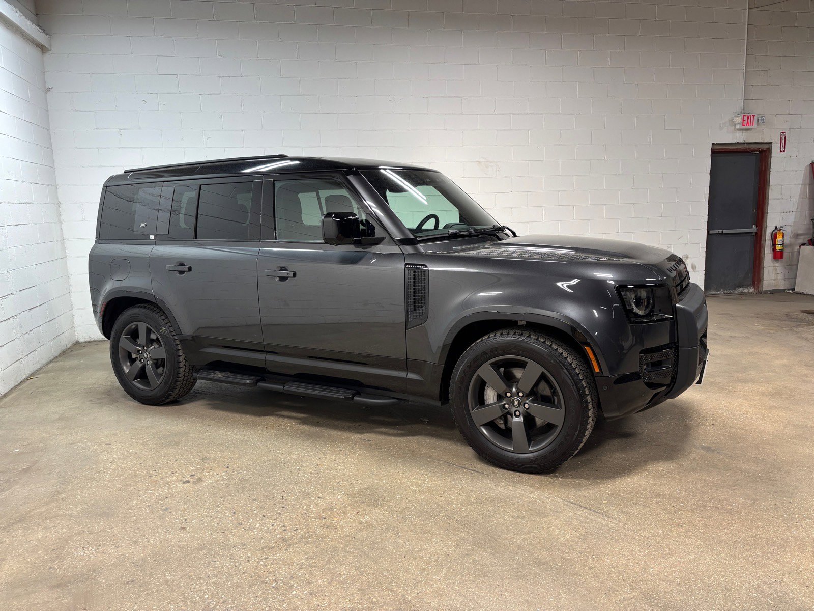 Used 2023 Land Rover Defender 110 X-Dynamic SE AWD/4WD image 5