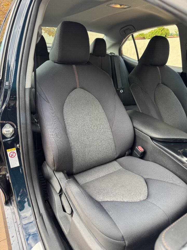 Used 2018 Toyota Camry LE FWD image 14