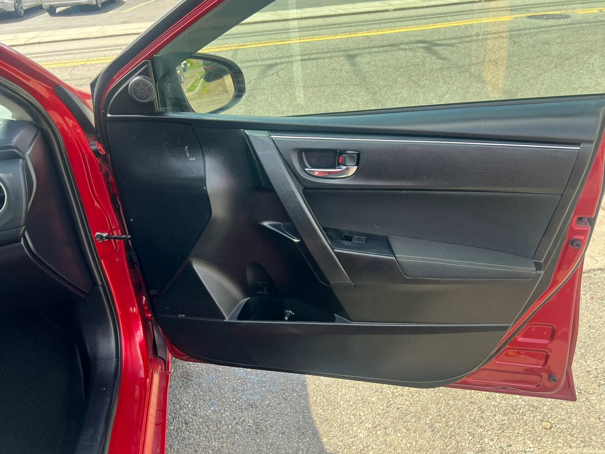 Used 2018 Toyota Corolla LE image 28