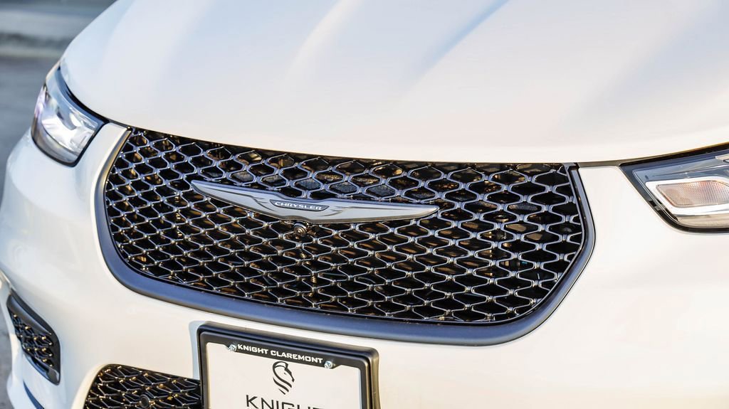 New 2026 Chrysler Pacifica Select w/ S Appearance Package image 6