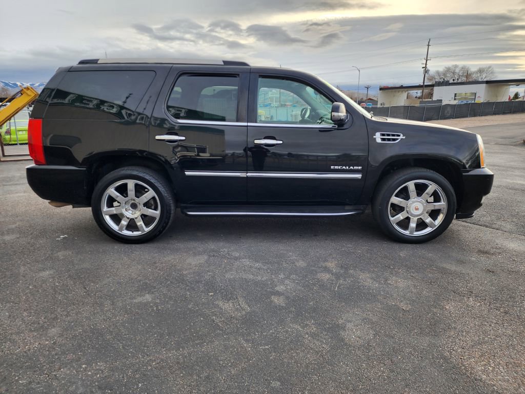 Used 2013 Cadillac Escalade Luxury image 4