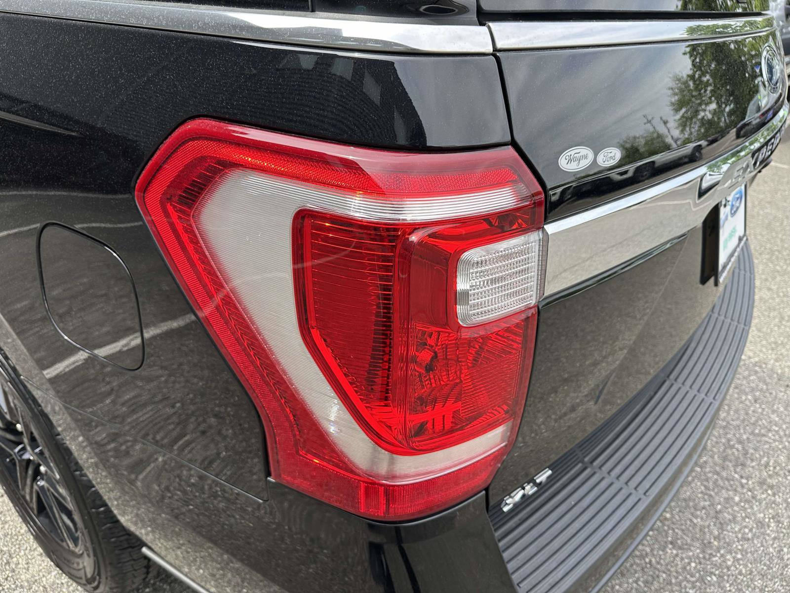 Used 2020 Ford Expedition XLT w/ Black Accent Package AWD/4WD image 10