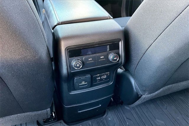Used 2023 GMC Acadia SLE w/ Driver Convenience Package image 10