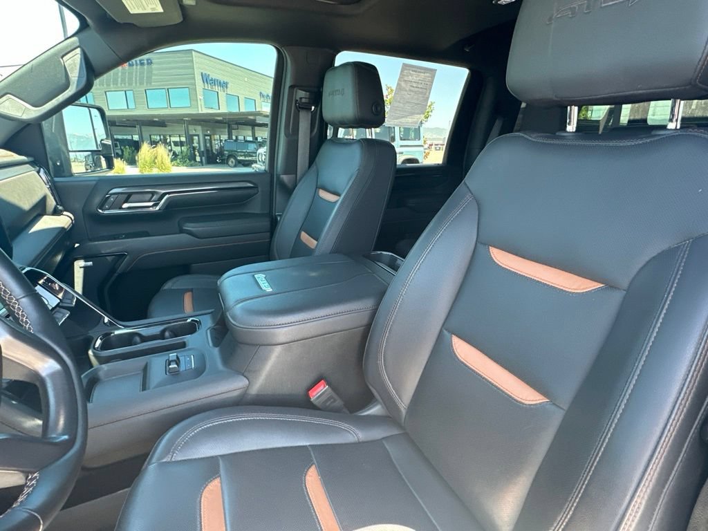 Used 2024 GMC Sierra 3500 AT4 w/ AT4 Premium Plus Package AWD/4WD image 17