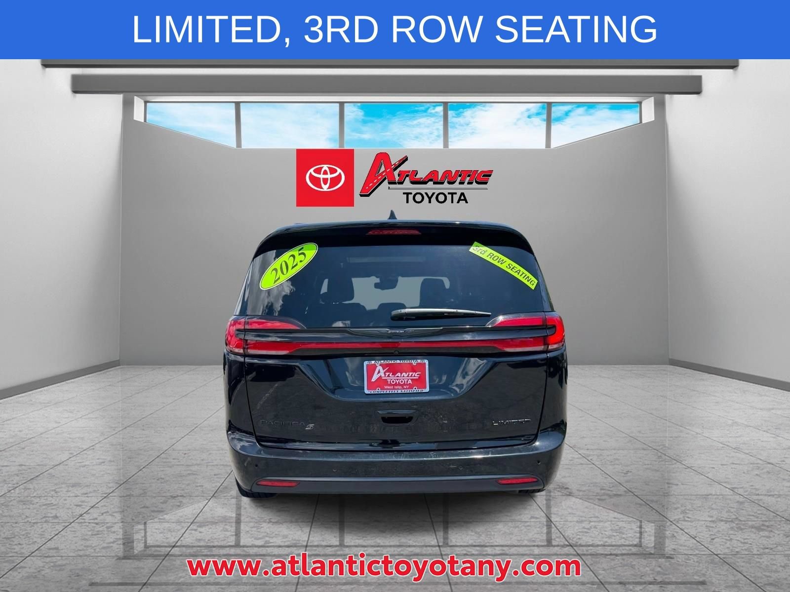 Used 2025 Chrysler Pacifica Limited FWD image 7
