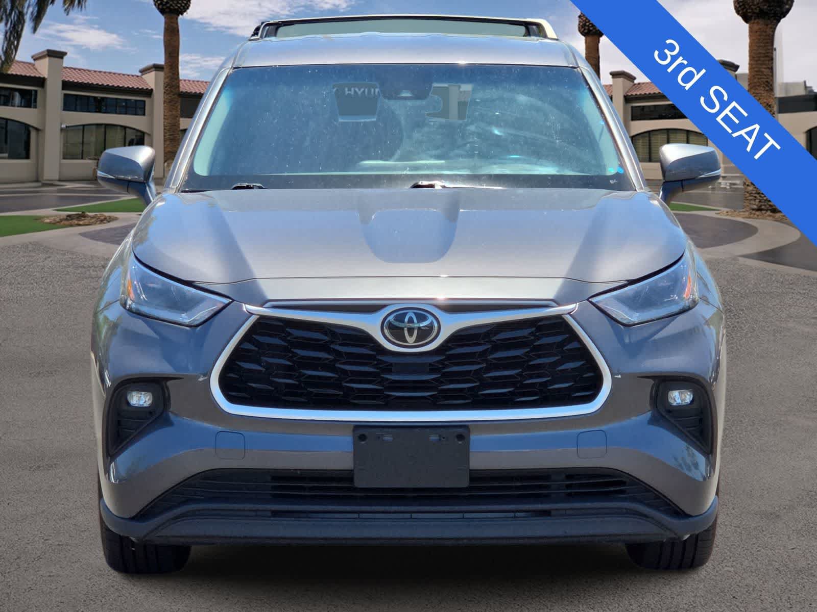 Used 2021 Toyota Highlander LE FWD image 3