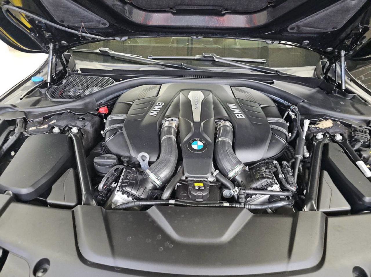 Used 2017 BMW 750i RWD image 15