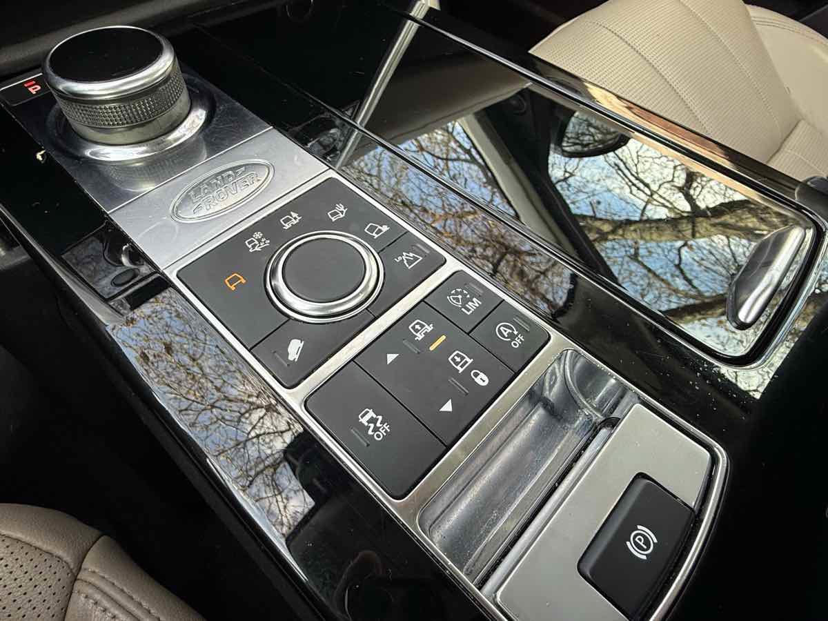 Used 2018 Land Rover Discovery HSE image 21