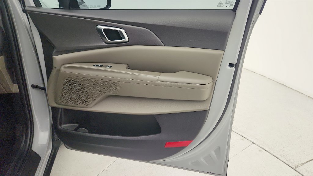 Used 2026 Kia Carnival EX FWD image 32
