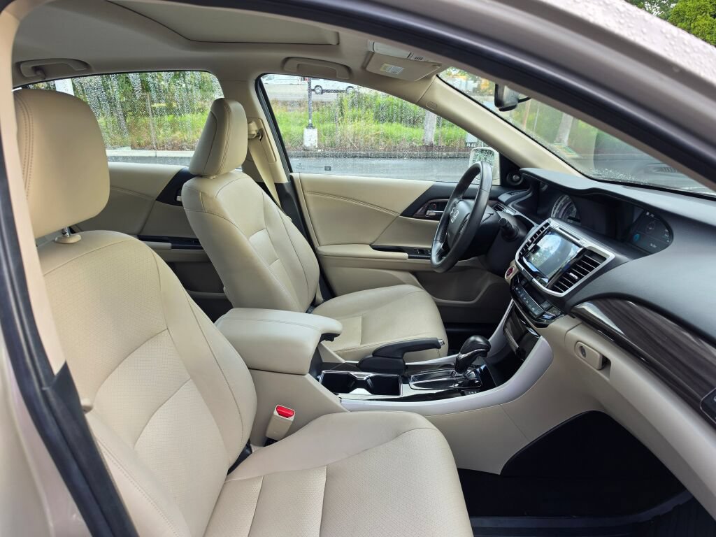 Certified 2017 Honda Accord EX-L image 11