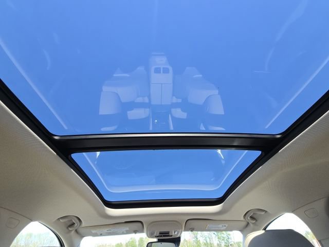 Used 2021 Buick Envision Essence w/ Technology Package I image 44