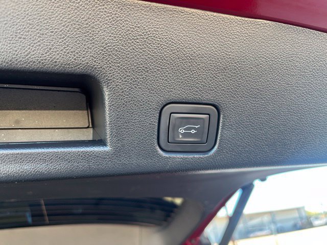 Used 2026 GMC Acadia Elevation w/ Elevation Premium Package FWD image 10