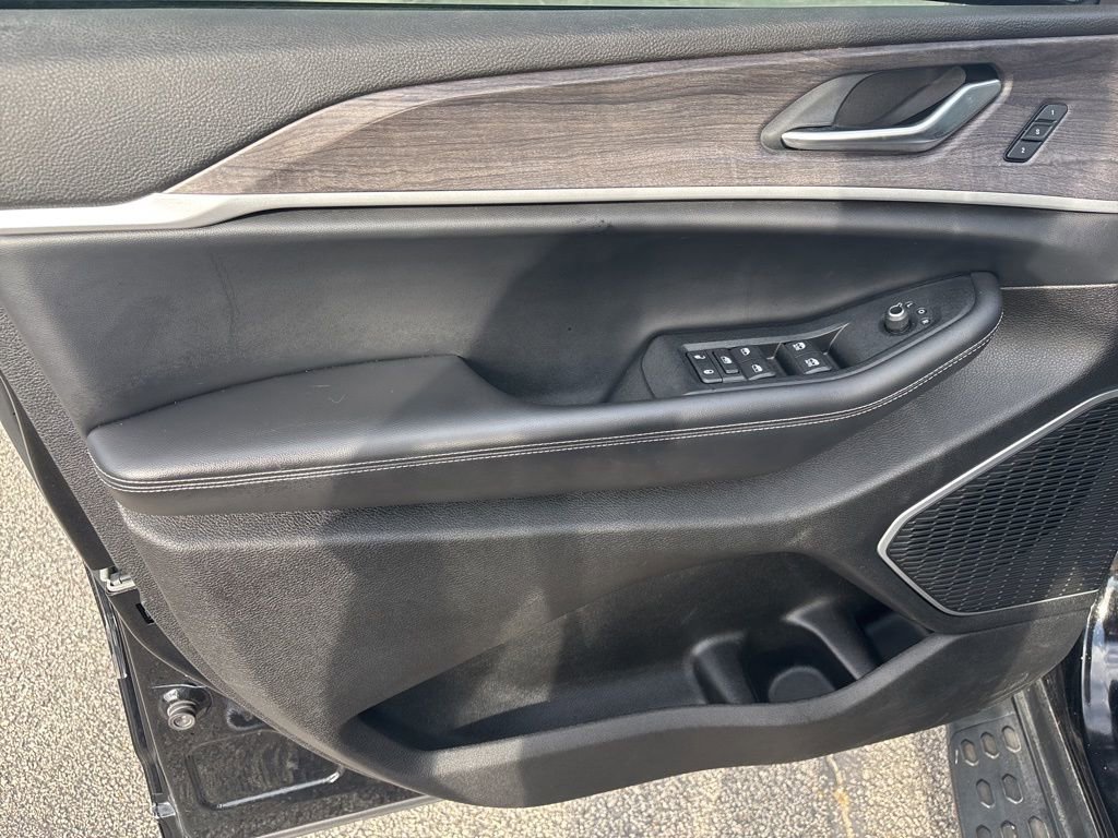Used 2022 Jeep Grand Cherokee L Limited image 17