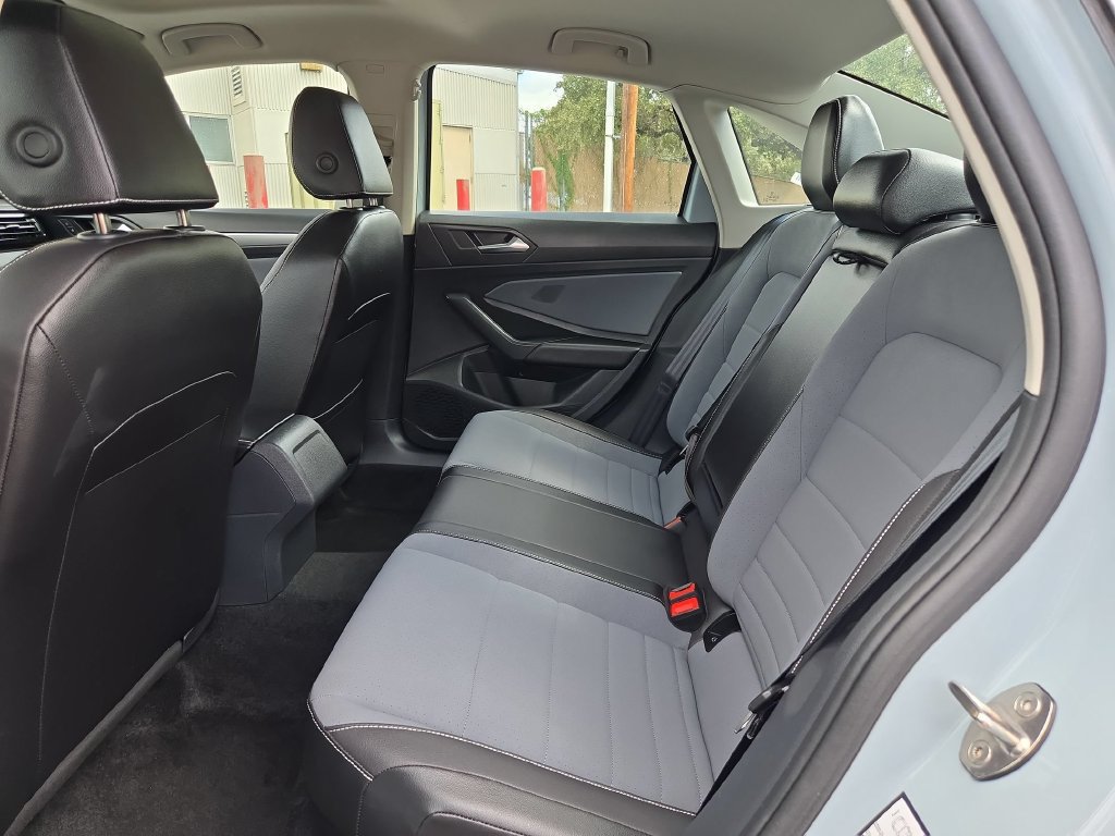 Used 2026 Volkswagen Jetta SE FWD image 28