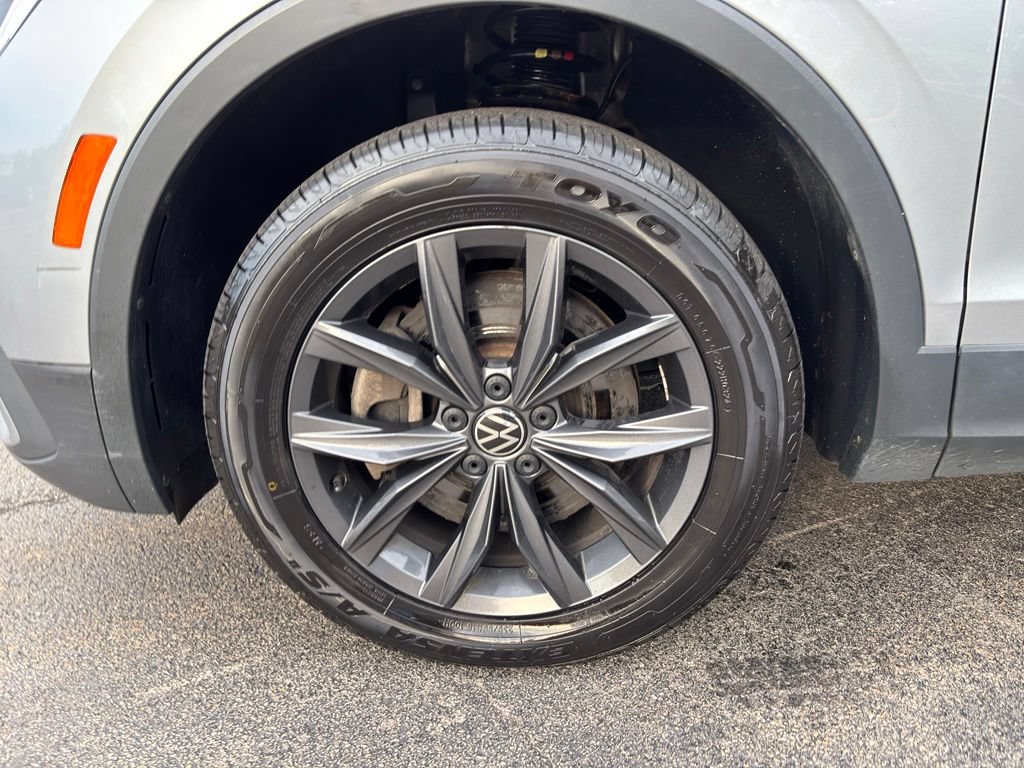 Used 2022 Volkswagen Tiguan SE AWD/4WD image 9