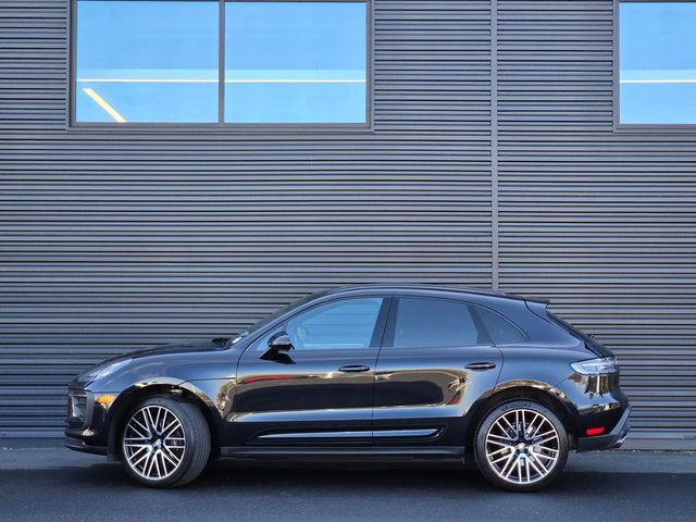 Used 2025 Porsche Macan image 2