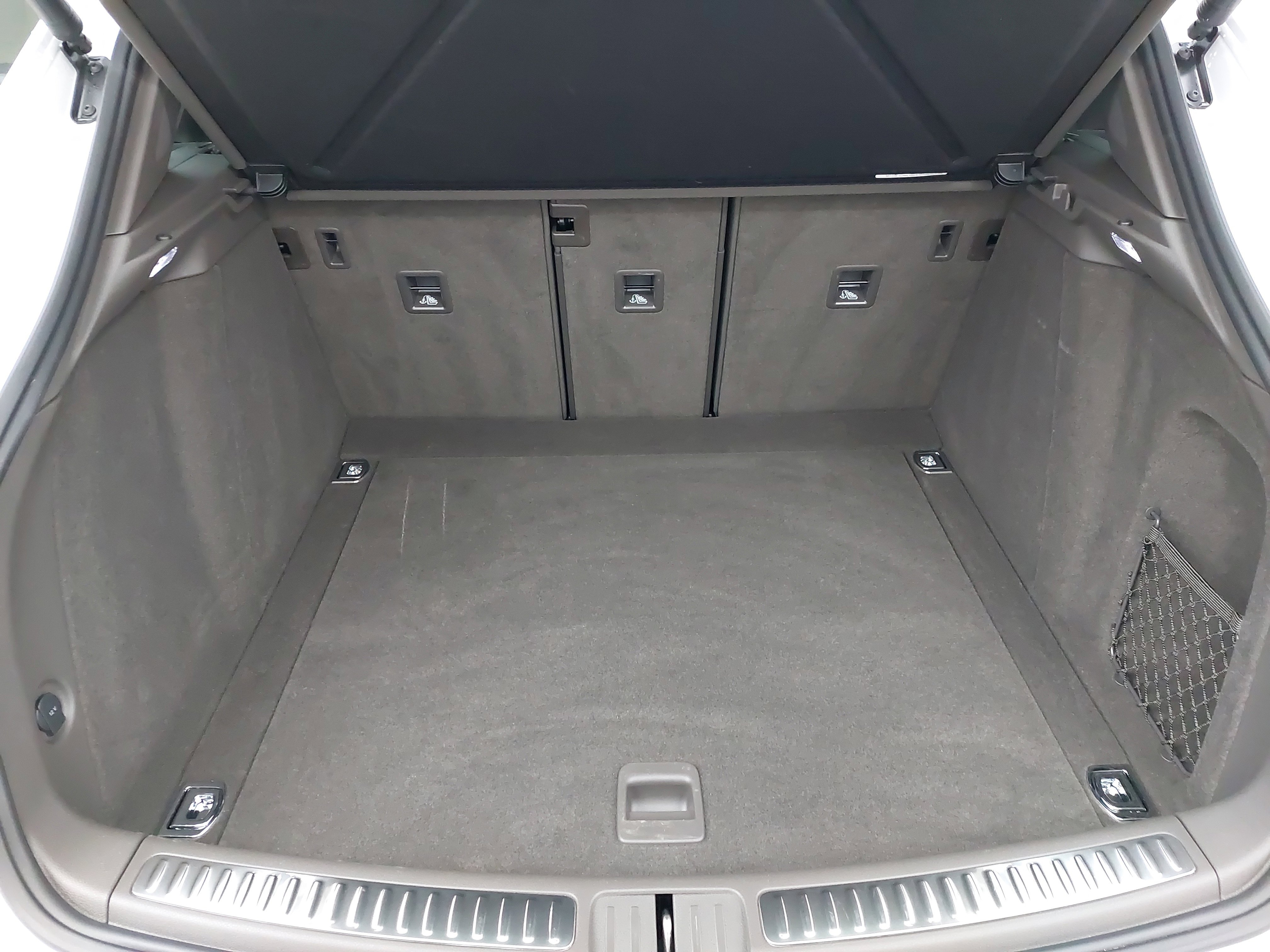 Used 2025 Porsche Macan image 14