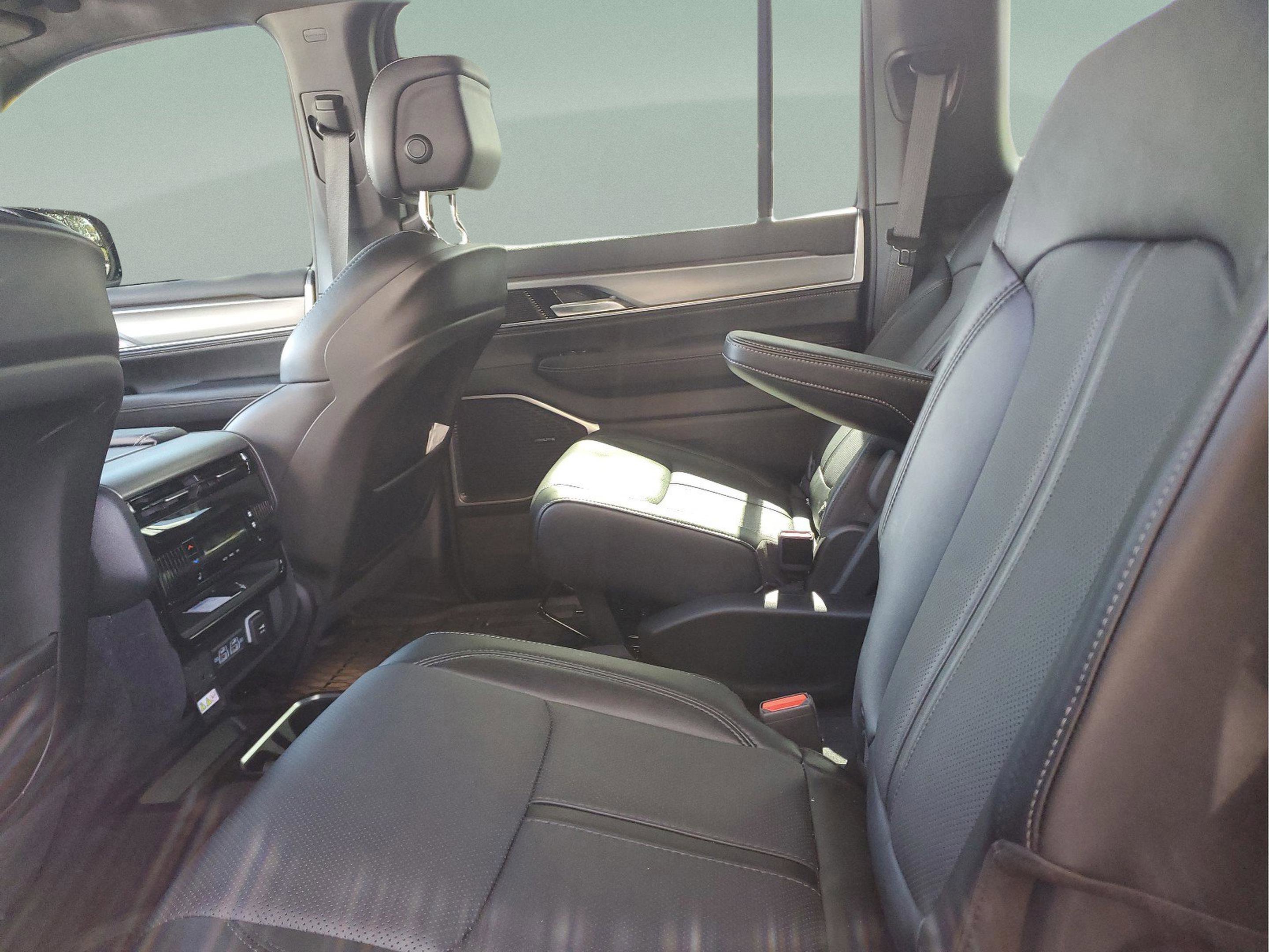 Used 2024 Jeep Wagoneer Series II image 7