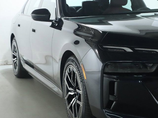 Certified 2023 BMW i7 xDrive60 image 9