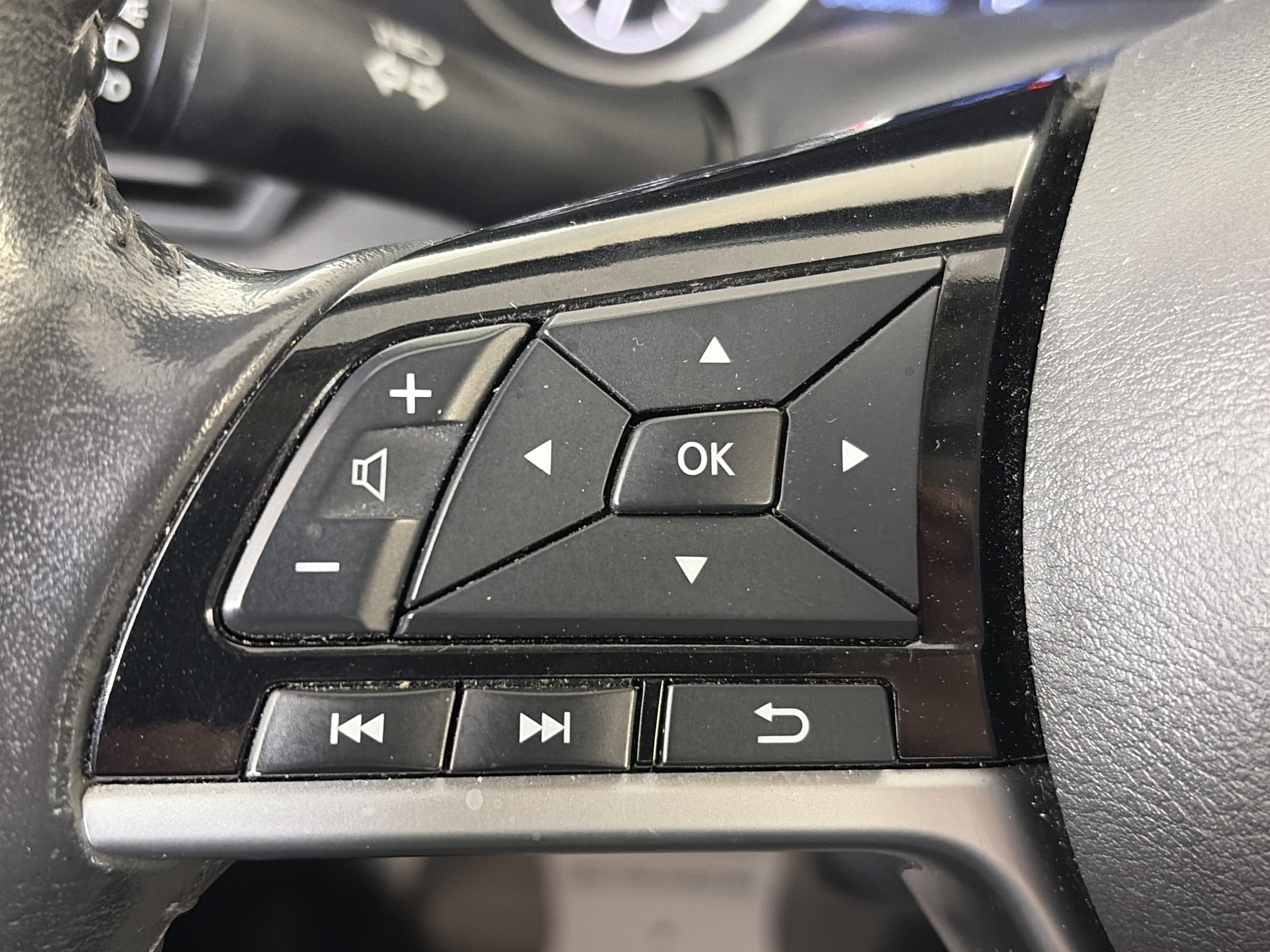 Used 2024 Nissan Altima 2.5 SV w/ SV Premium Package FWD image 37