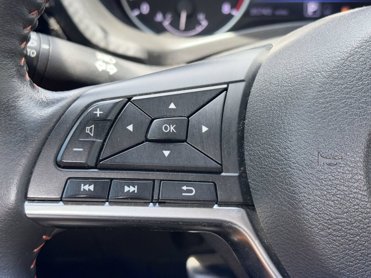Used 2024 Nissan Sentra SR w/ SR Premium Package FWD image 12