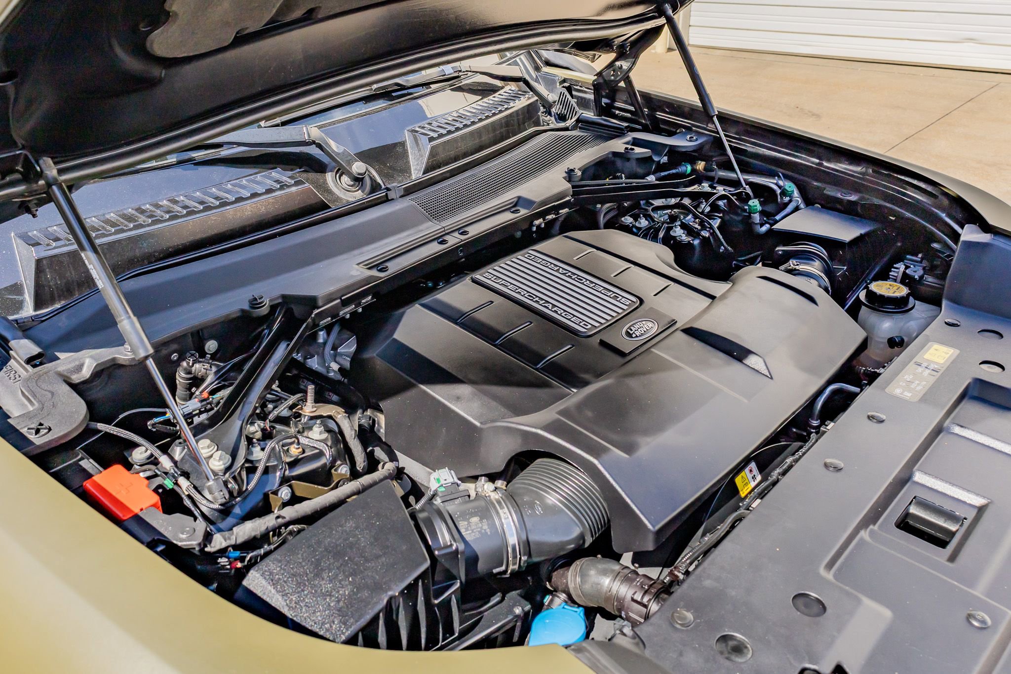 Used 2023 Land Rover Defender 110 V8 image 39