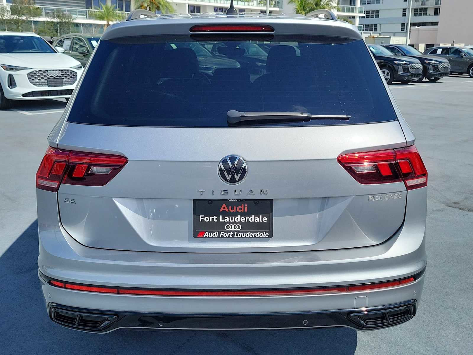 Used 2023 Volkswagen Tiguan SE R-Line FWD image 5
