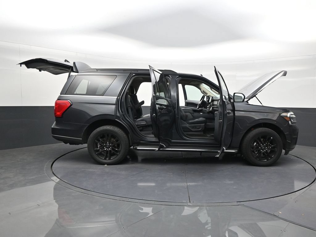 Used 2023 Ford Expedition XLT RWD image 29