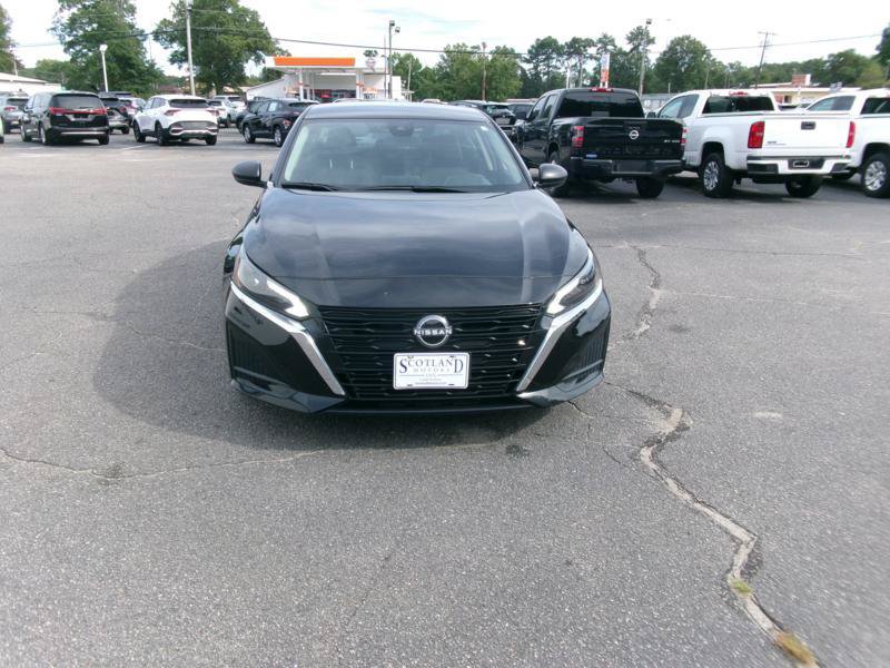 Used 2025 Nissan Altima 2.5 SV FWD image 3
