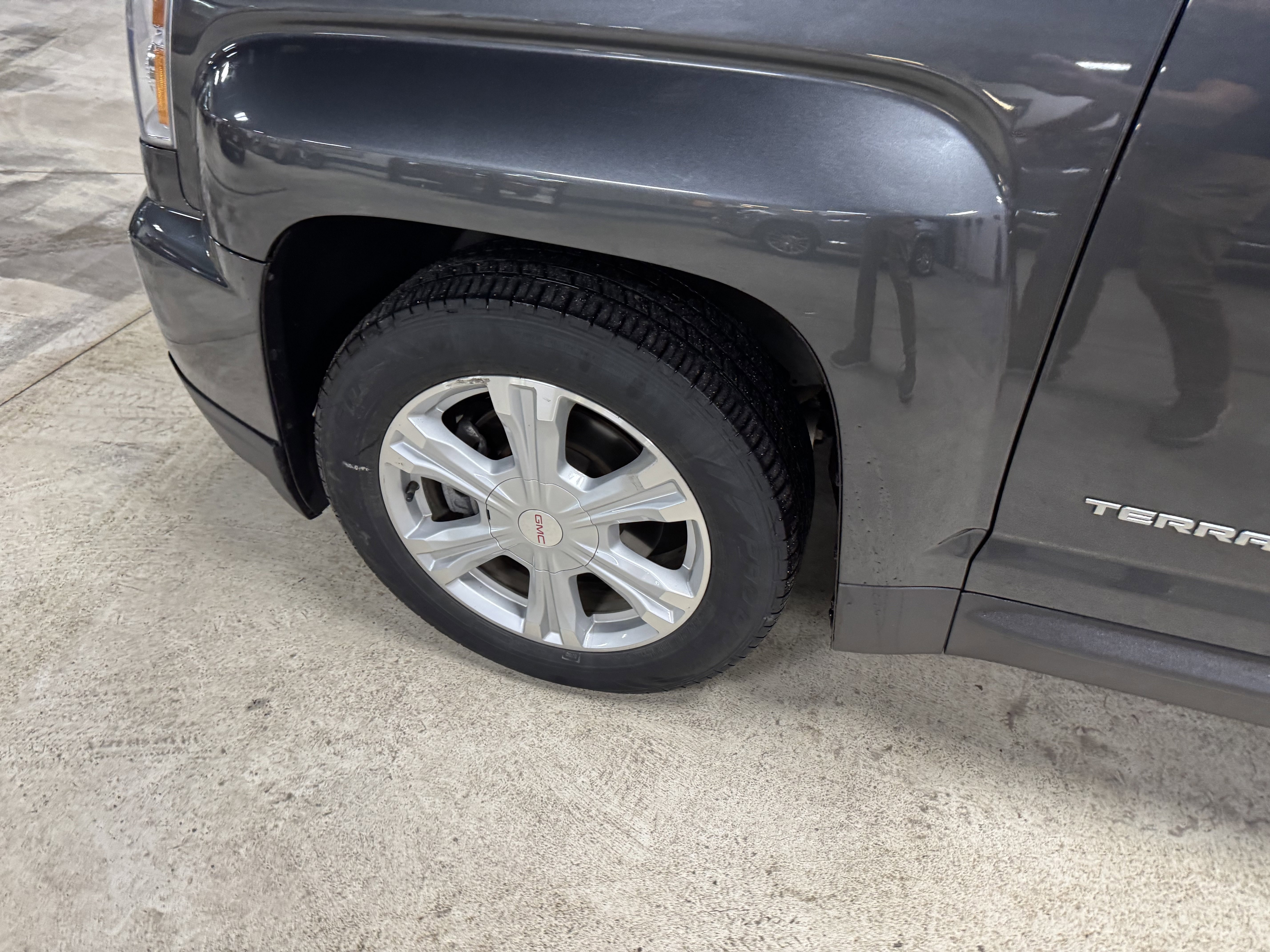 Used 2017 GMC Terrain SLE w/ Driver Alert Package I image 10