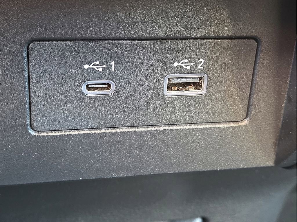 Used 2023 Nissan Titan SV image 30