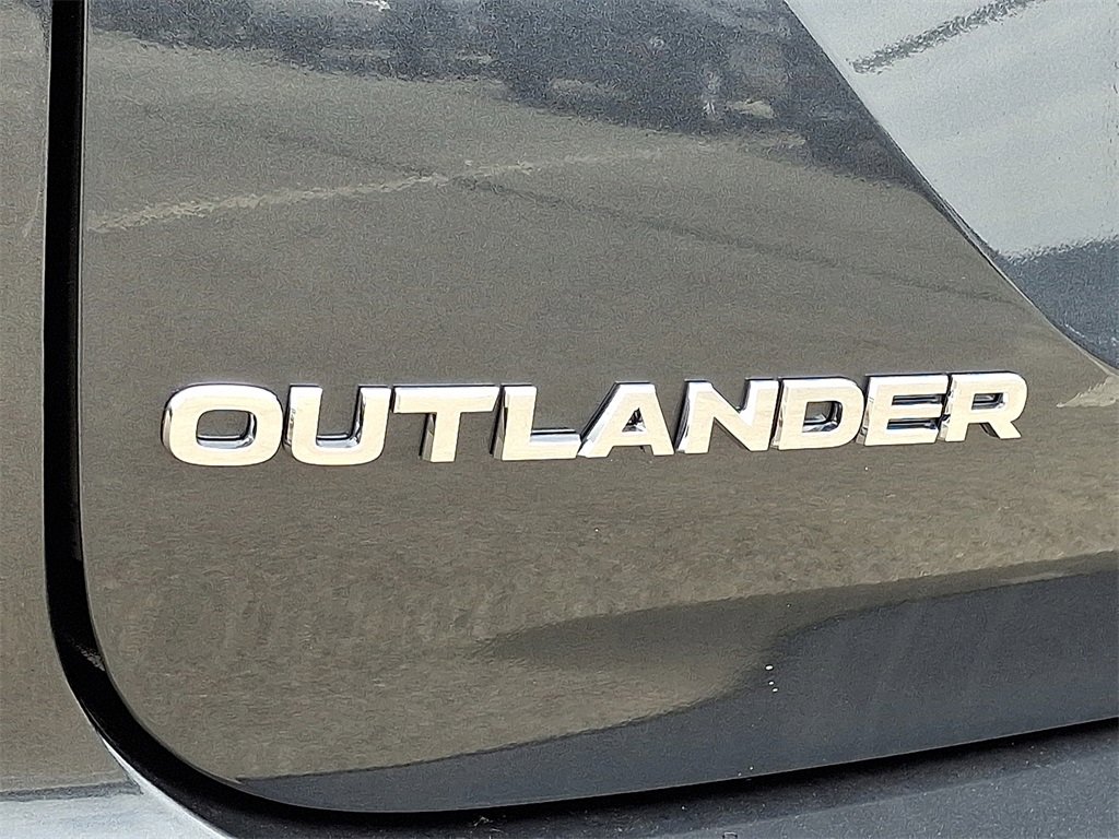 New 2025 Mitsubishi Outlander SE image 15