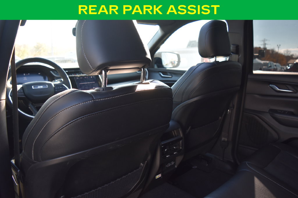 Used 2024 Jeep Grand Cherokee Altitude AWD/4WD image 16