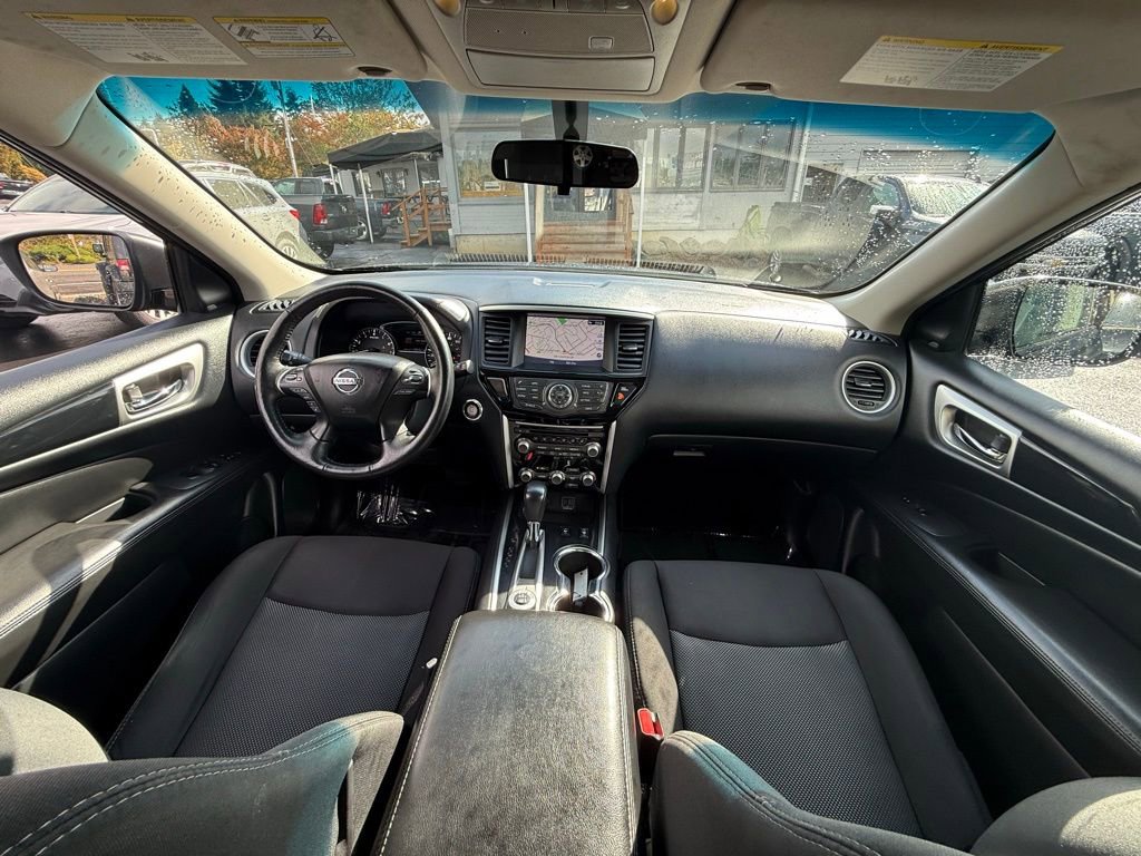 Used 2020 Nissan Pathfinder SV image 11