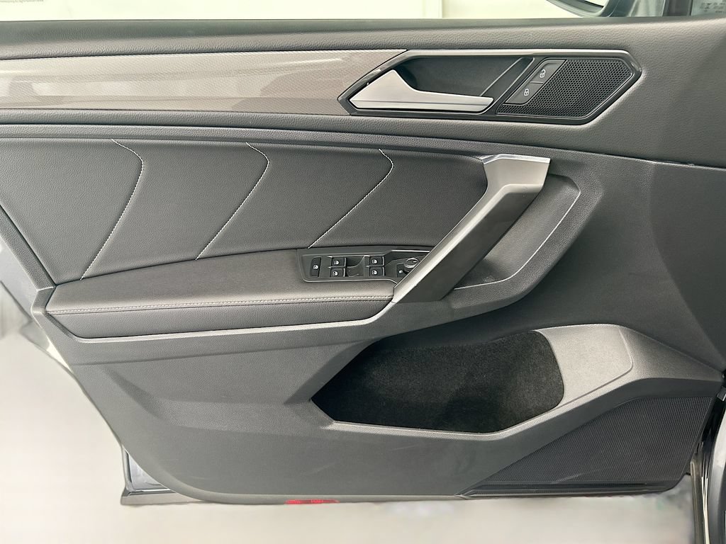 Used 2023 Volkswagen Tiguan SE FWD image 22