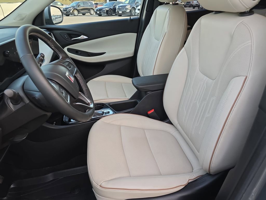 Used 2024 Buick Encore GX Avenir w/ Avenir Technology Package image 15