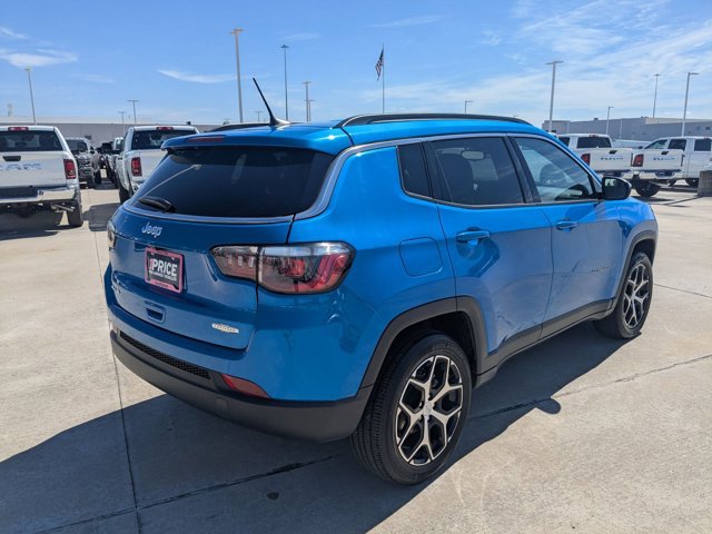 Used 2024 Jeep Compass Latitude image 5