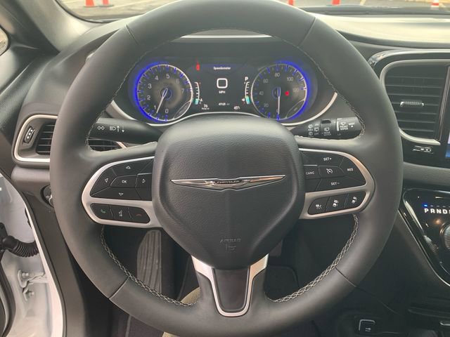 Used 2025 Chrysler Pacifica Select image 24