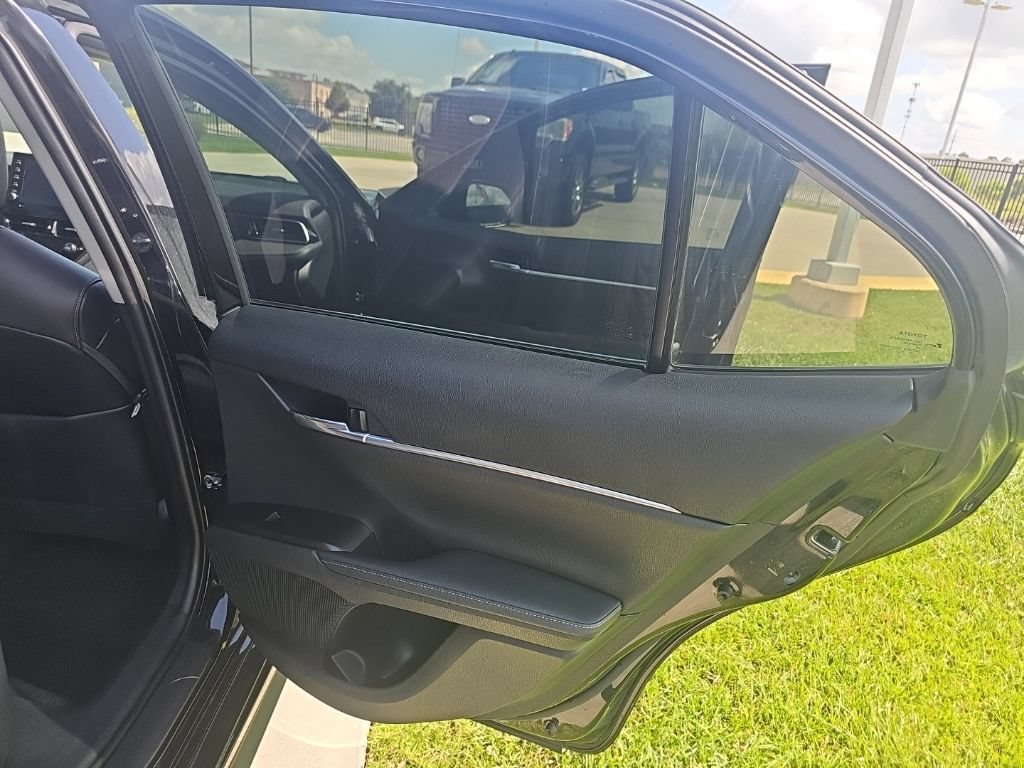 Used 2021 Toyota Camry XSE FWD image 17