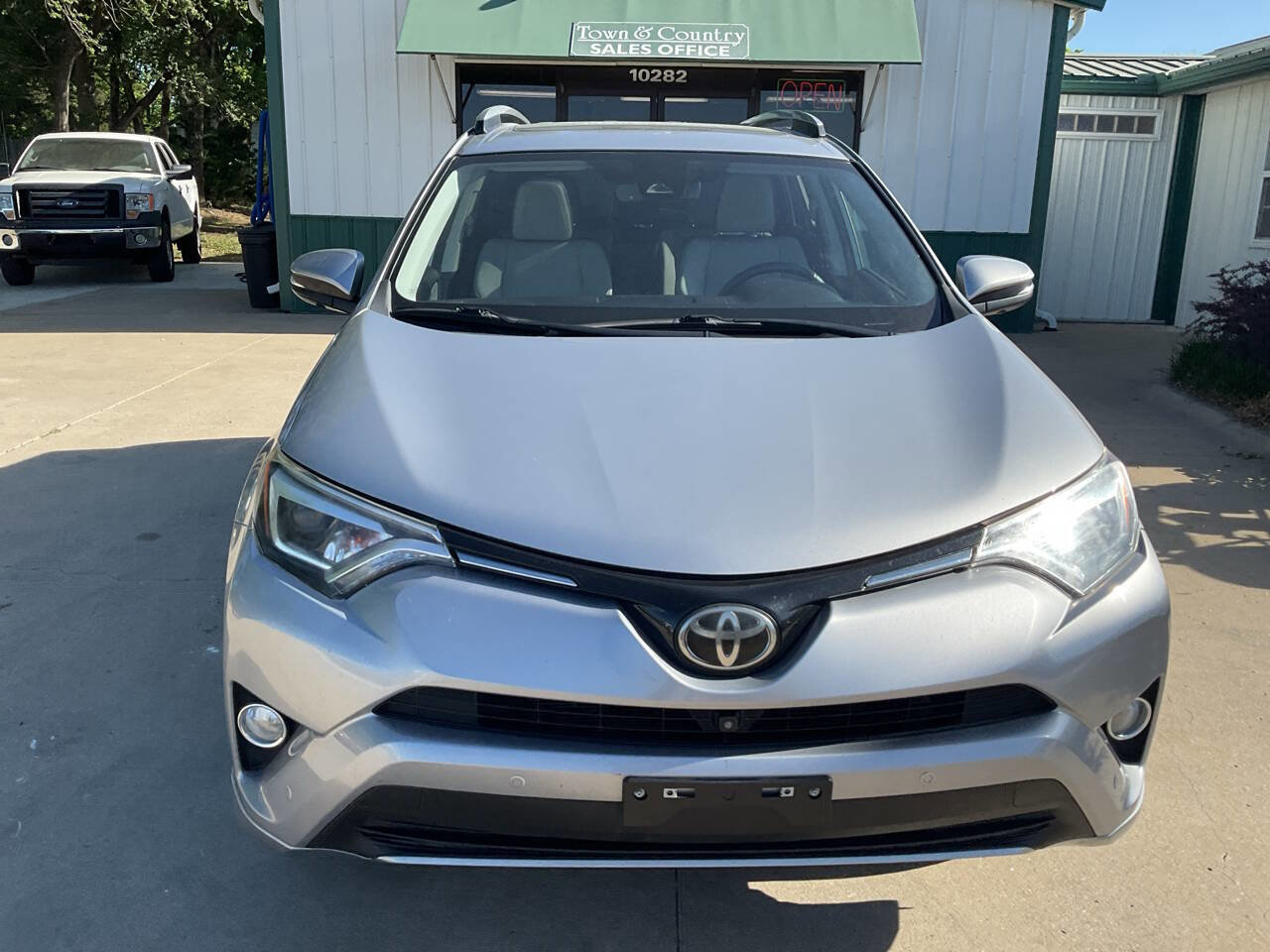 Used 2017 Toyota RAV4 Platinum image 4
