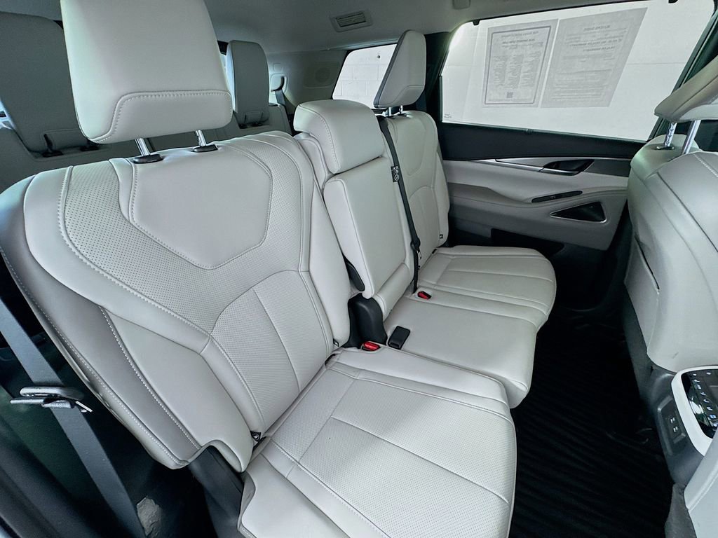 Certified 2026 INFINITI QX60 Luxe w/ Cargo Package FWD image 30